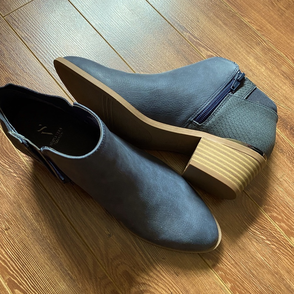 Simply Vera Wang booties